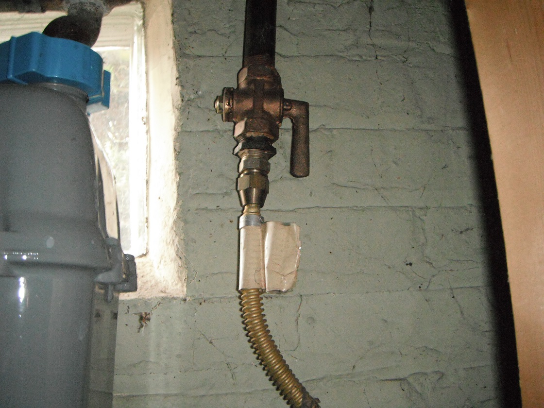 Old Bronze gas pipe. These are not safe need replacing for safety. "Alsip Home Inspection Photo"