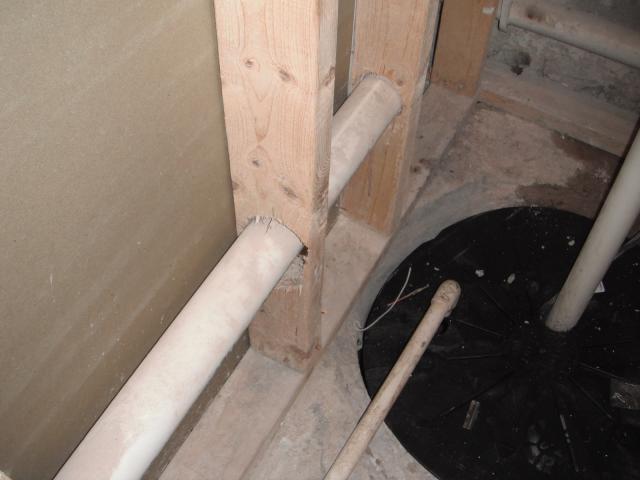The 2"X4" stud wall is to small to be runing a drain pipe through. "Frankfort Home Inspection Photos"
